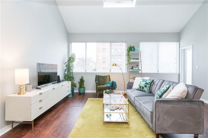 Property Photo: 100 Chatterton Avenue 4 NY 10606