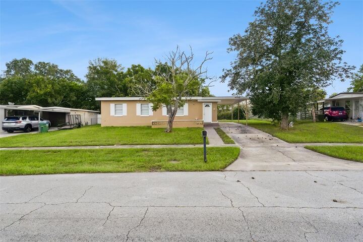 Property Photo: 928 Vivian Terrace FL 32725