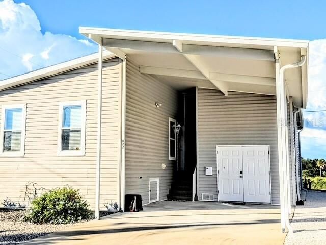 Property Photo: 822 S Waterway FL 34285