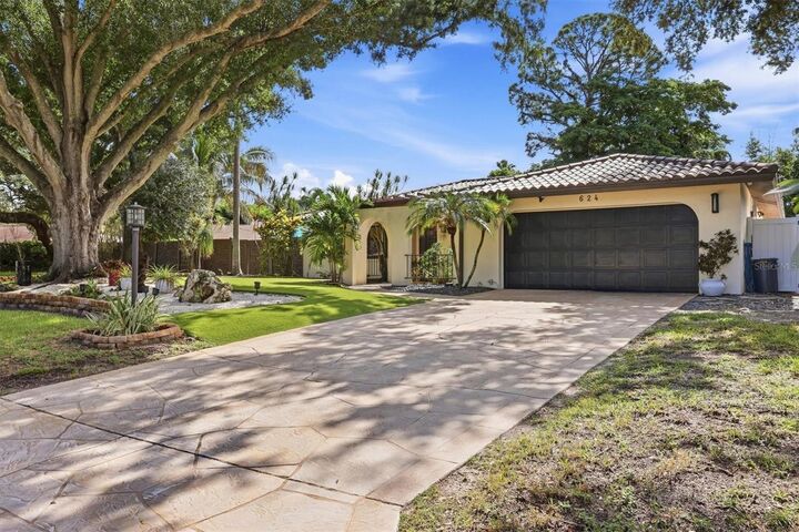 Property Photo:  624 Saint Andrews Drive  FL 34243 