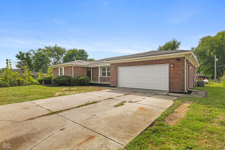 Property Photo: 7127 N Christopher Lane IN 46126