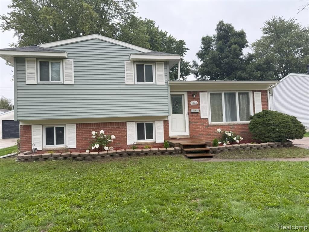 Property Photo:  5348 Winshall Drive  MI 48473 1108 