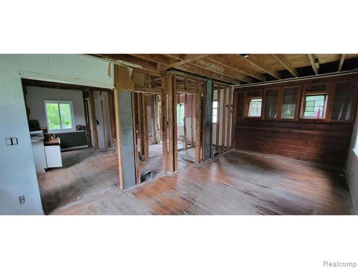 Property Photo:  28391 Rollcrest Road  MI 48334 4023 