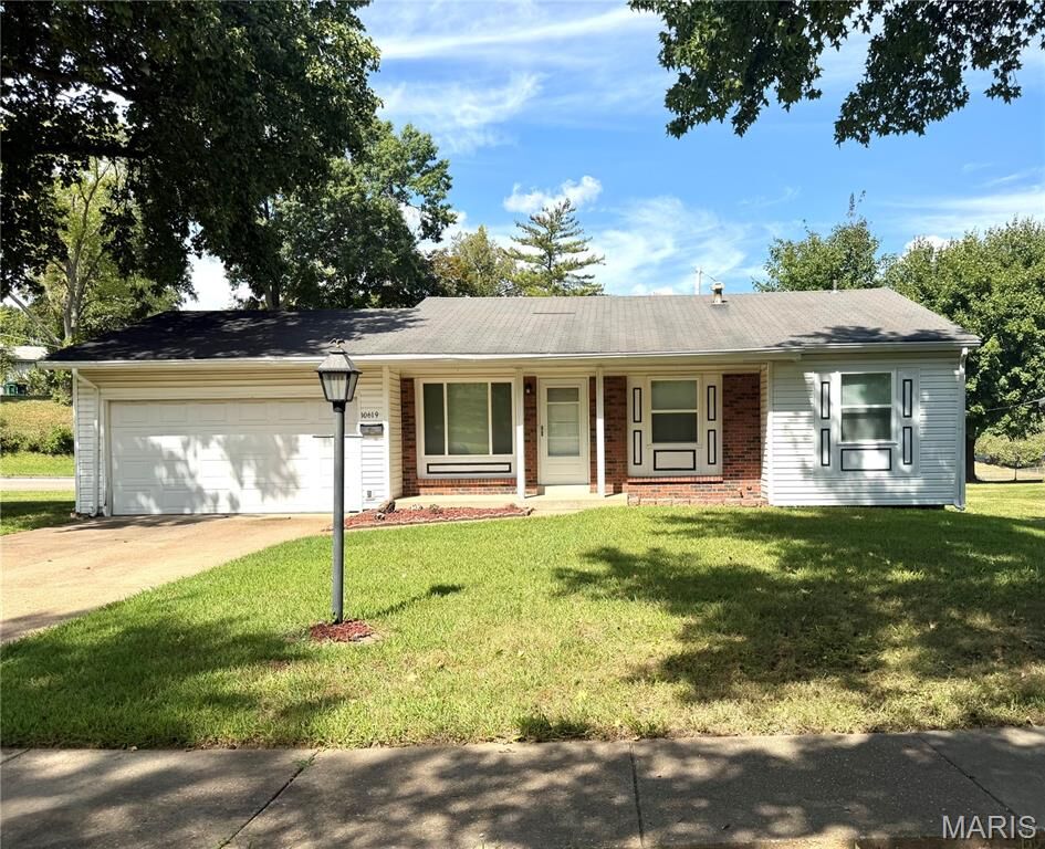 Property Photo:  10619 Foxlair Drive  MO 63137 