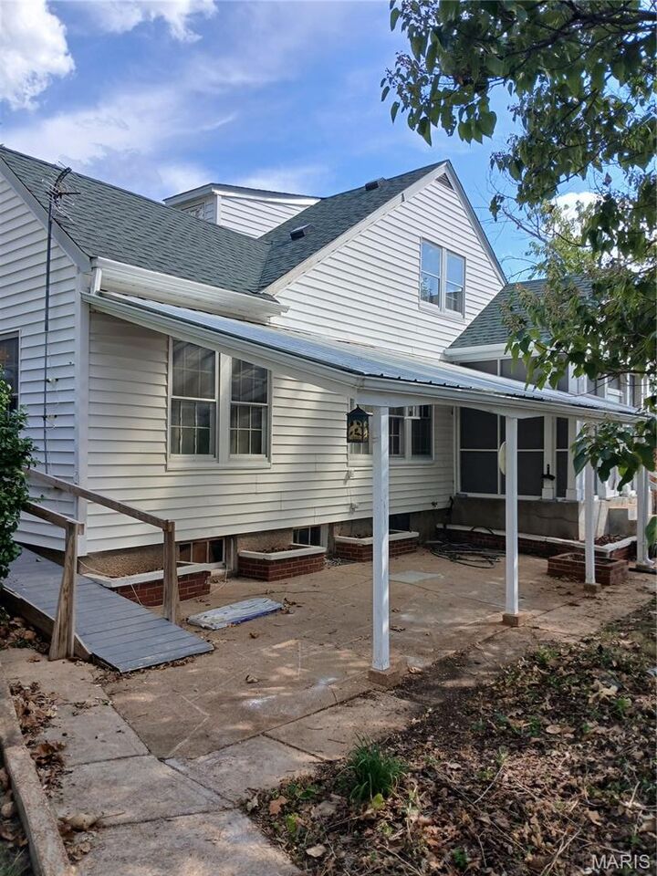 Property Photo: 812 W Miller Street MO 63020