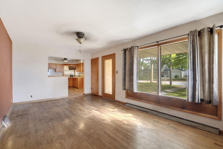 Property Photo:  949 W Plainfield Ave  WI 53221 