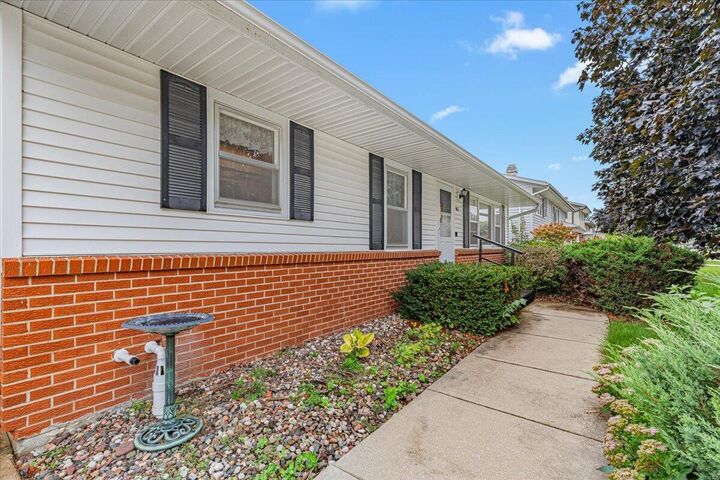 Property Photo:  465 Neevel Ave  WI 53963 