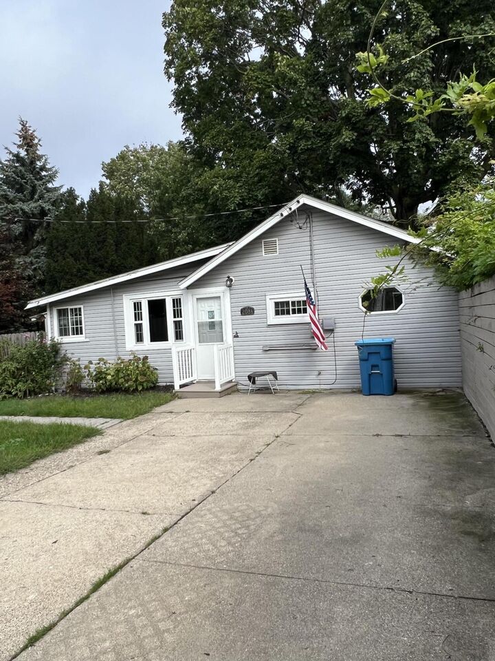 Property Photo: 208 N Jackson Street MI 49456