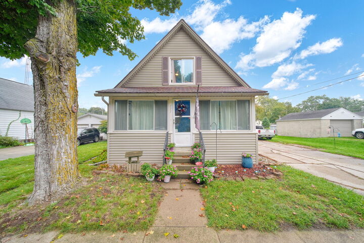 Property Photo: 111 Greenleaf Street MI 49265