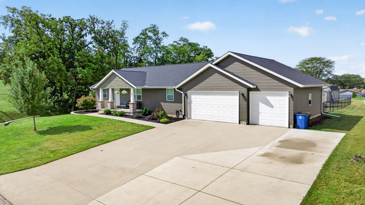 Property Photo:  220 6th Street  IL 61252 