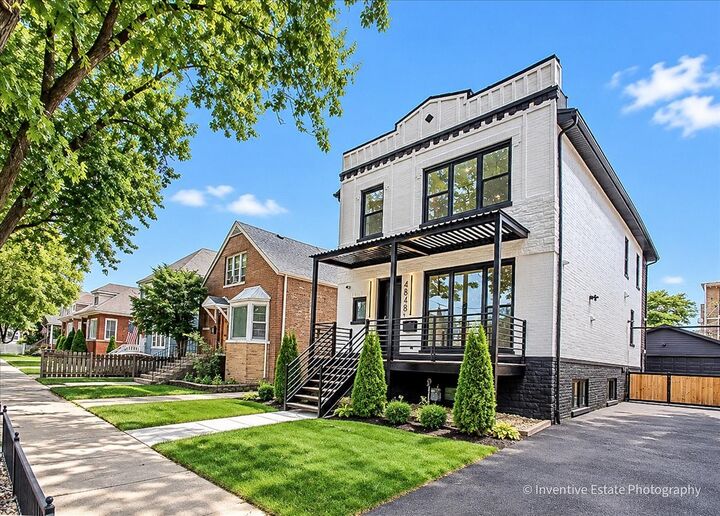Property Photo:  4848 W Eddy Street  IL 60641 