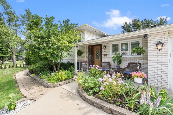 Property Photo:  321 Hickory Lane  IL 60193 