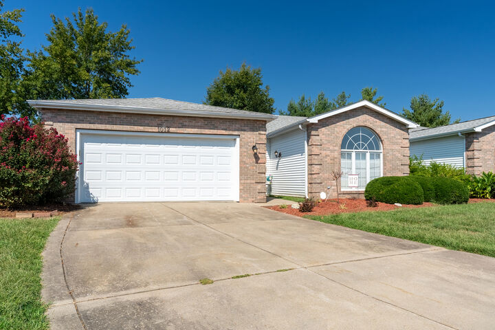 Property Photo: 1012 Villa Court IL 62901