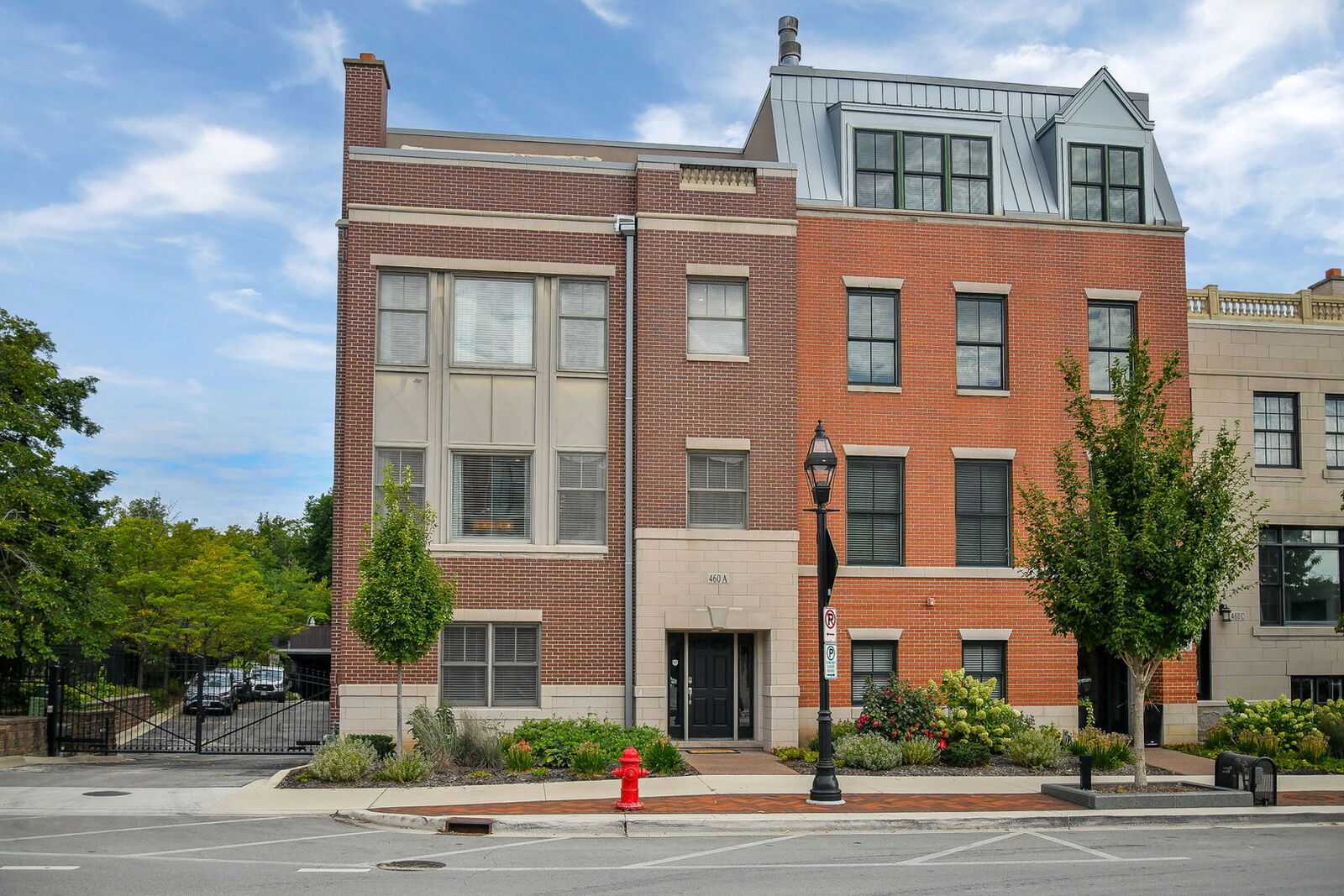 Property Photo: 460 Pennsylvania Avenue A IL 60137