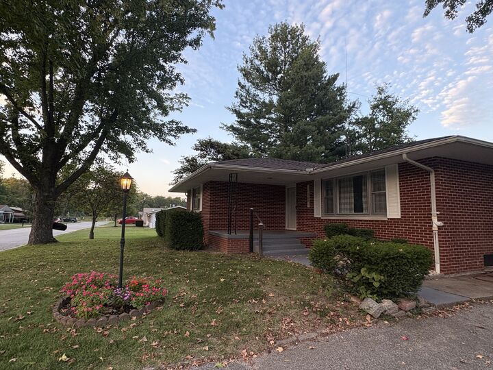 Property Photo: 1302 N 16th Street IL 62966