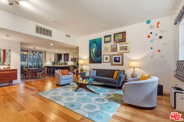 Property Photo: 1050 N Gardner Street 3 CA 90046