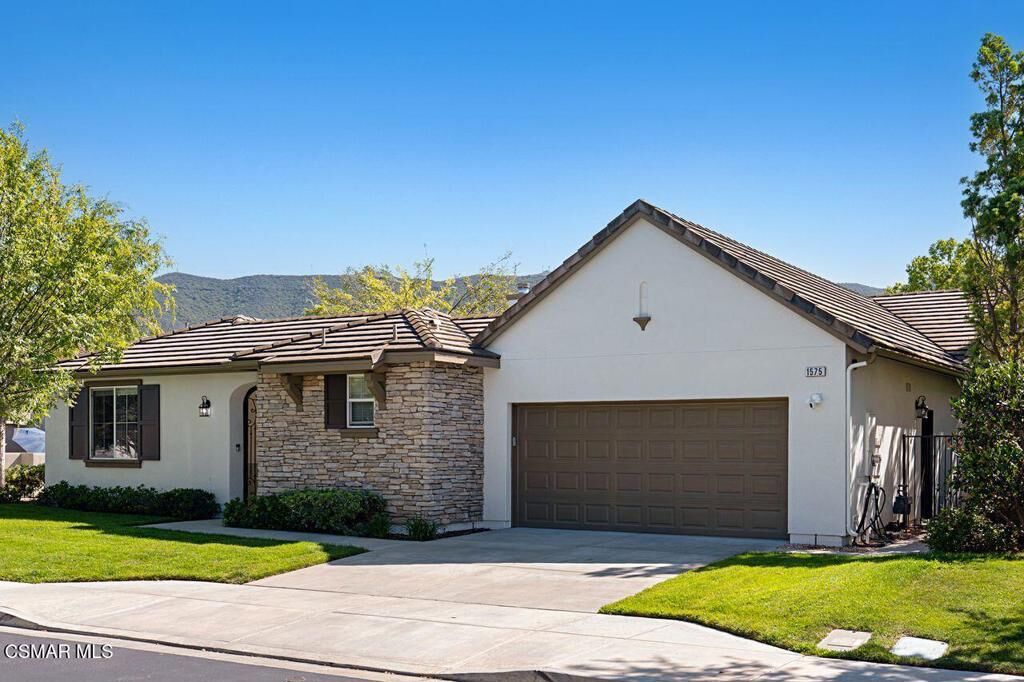 Property Photo: 1575 Silver Shadow Drive CA 91320