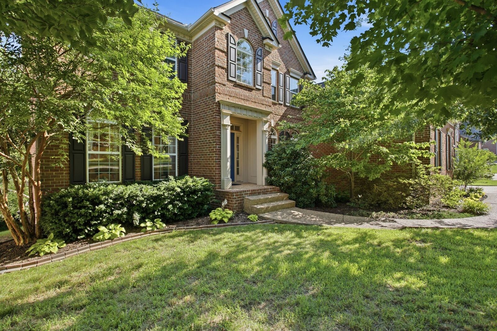 Property Photo: 1122 Pin Oak Ln TN 37027