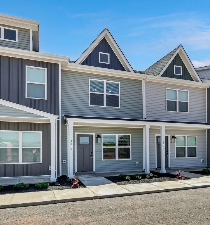 Property Photo:  352 Front Ridge Cir  TN 37040 