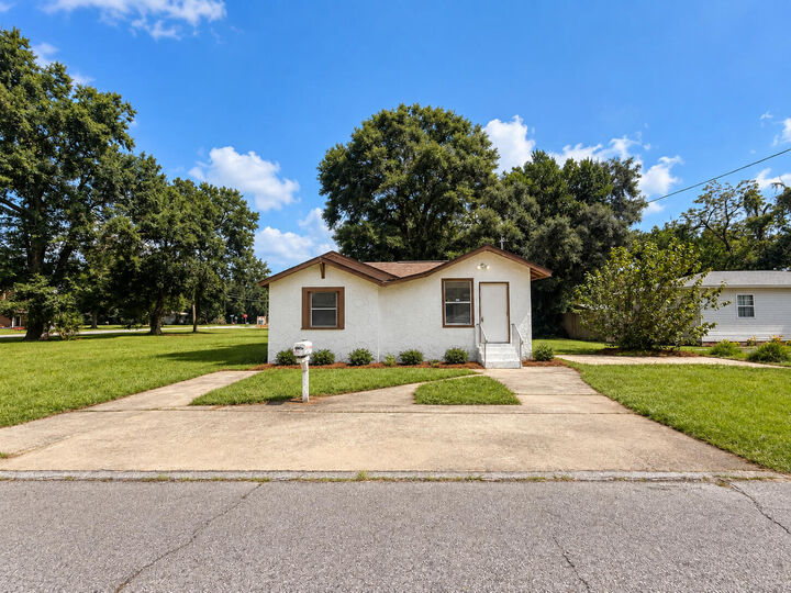 Property Photo:  3026 N Roosevelt Street  FL 32503 