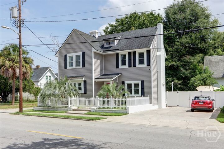 Property Photo:  1810 Habersham Street  GA 31401 