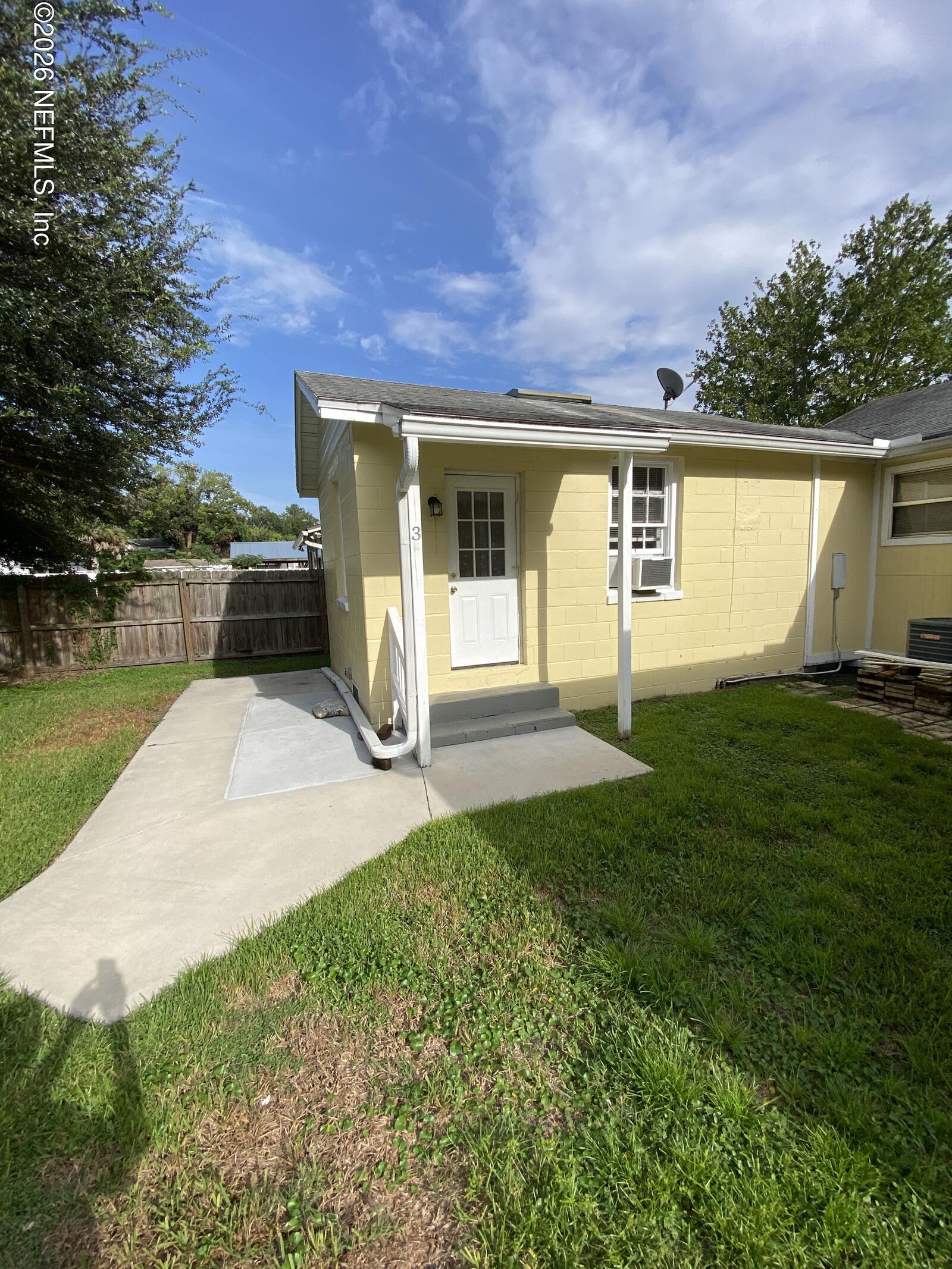 Property Photo: 1535 Parkwood Street 3 FL 32207