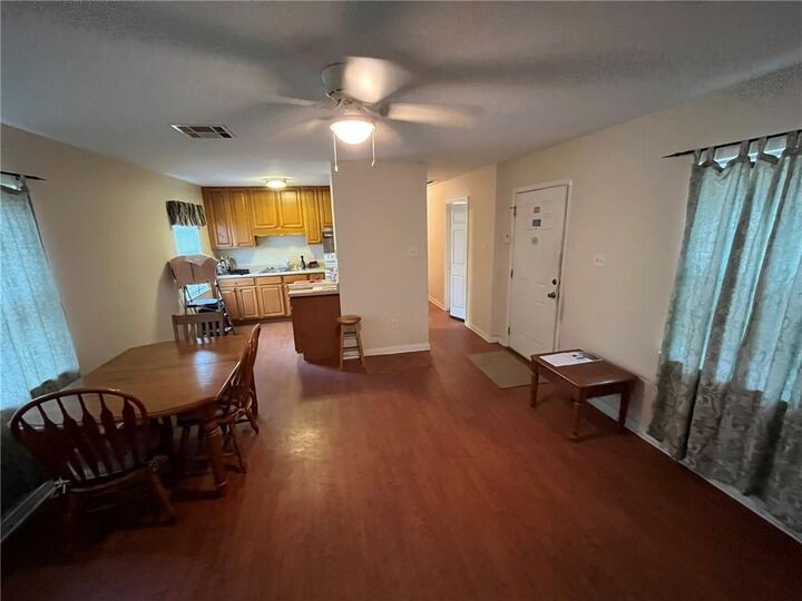 Property Photo: 521 Ave F LA 70072