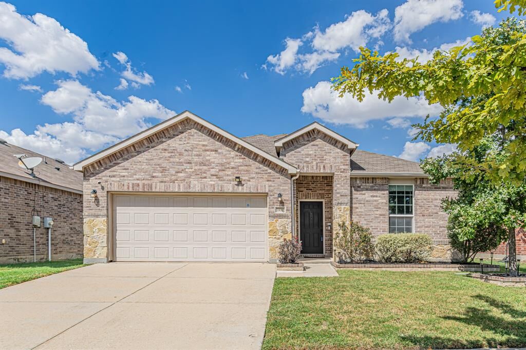 Property Photo: 2429 Senepol Way TX 76131