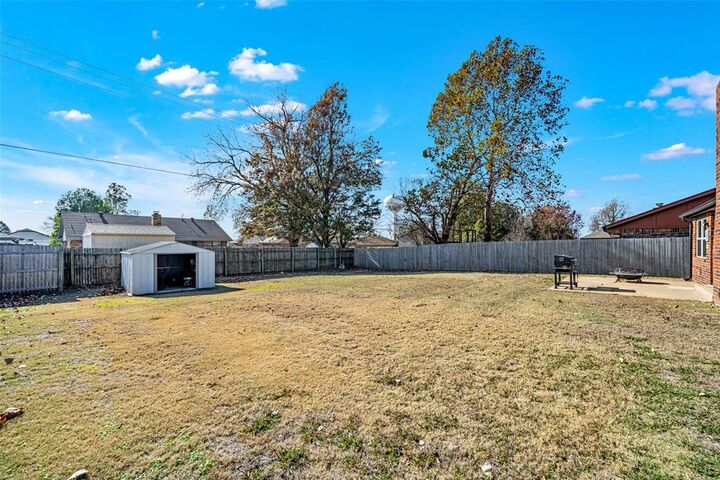 Property Photo: 512 Wood Hollow Lane OK 73160