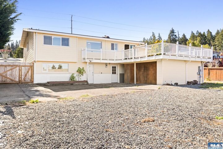Property Photo: 213 W Park Ave WA 98362