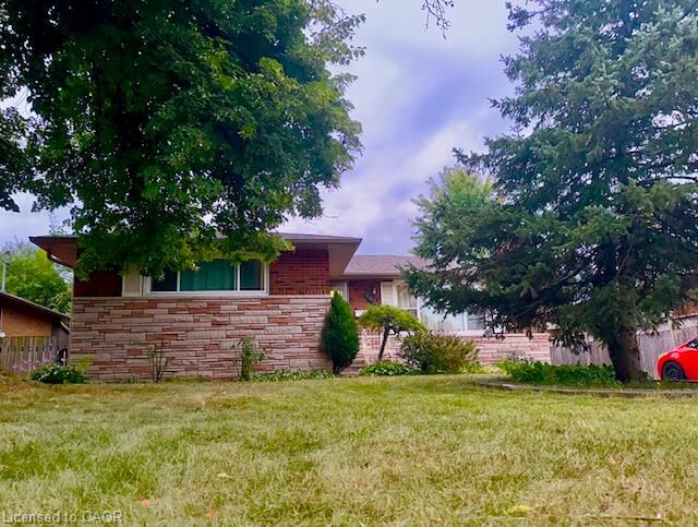 Photo de la propriété:  2428 Eileen Drive  ON L7R 1M8 