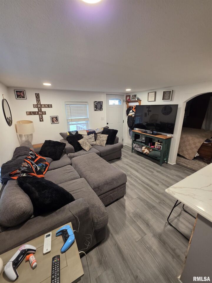 Property Photo:  503 S Elm Street  IL 62688 