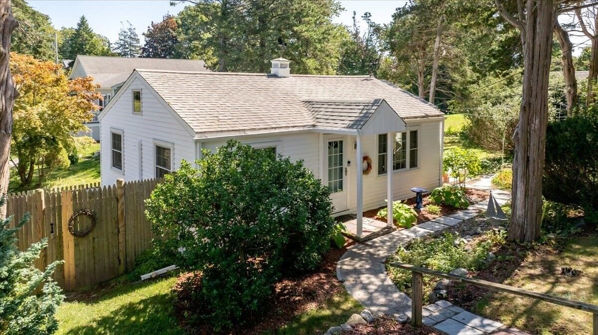 Property Photo:  82 Beach Street  MA 02360 