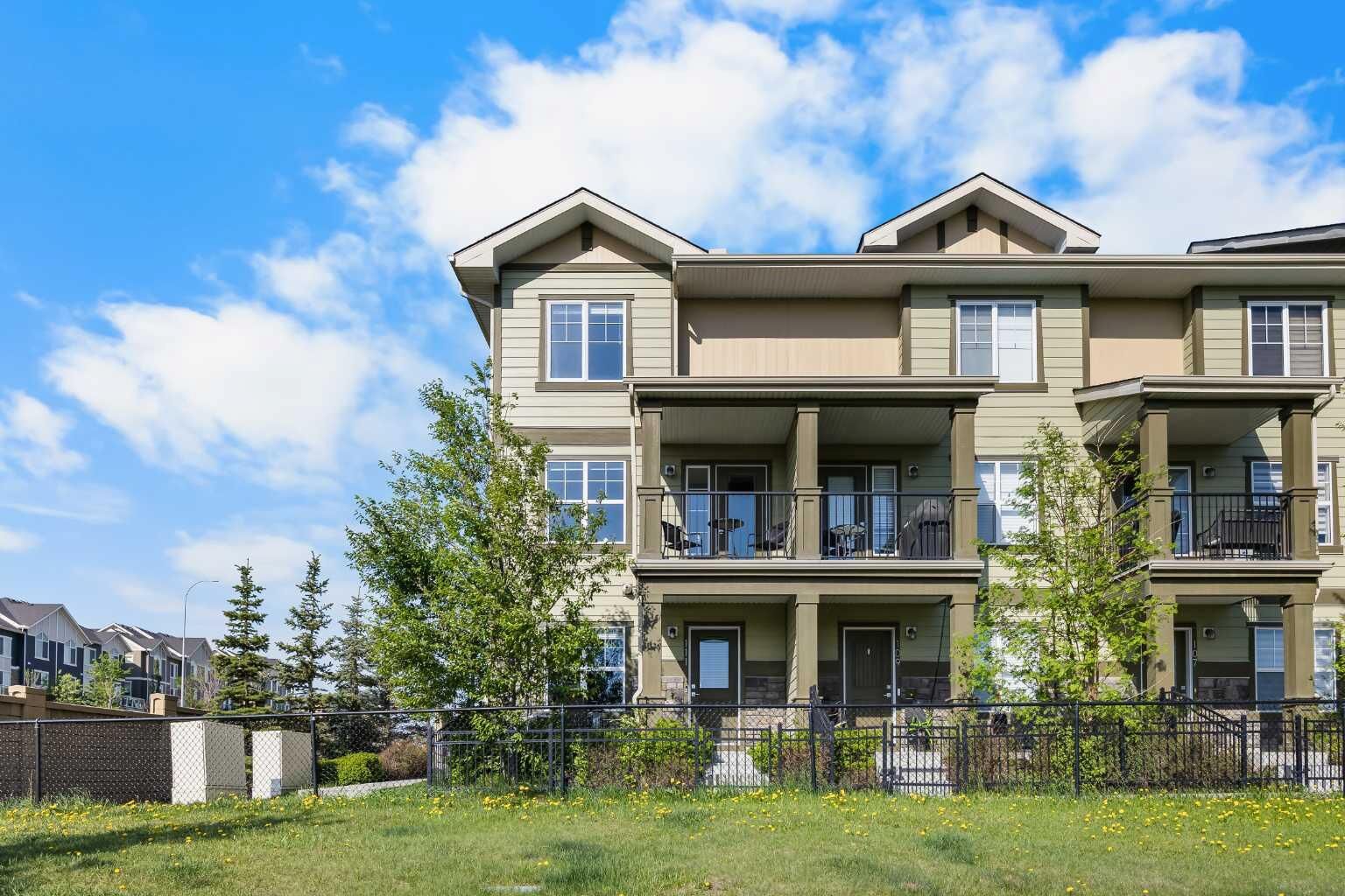 Property Photo:  111 Evanscrest Gardens NW  AB T3P 0S1 