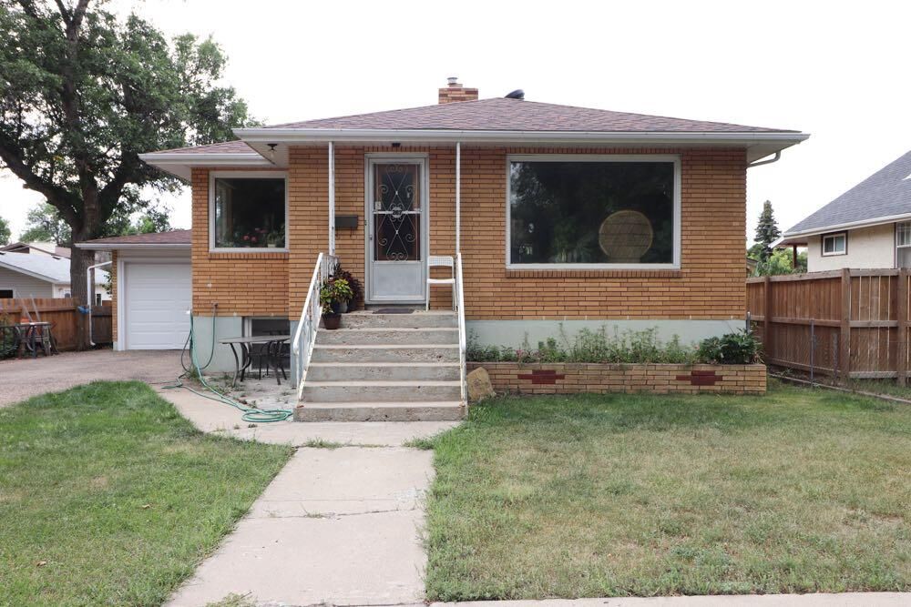 Property Photo:  267 3 Street NW  AB T1A 6K8 