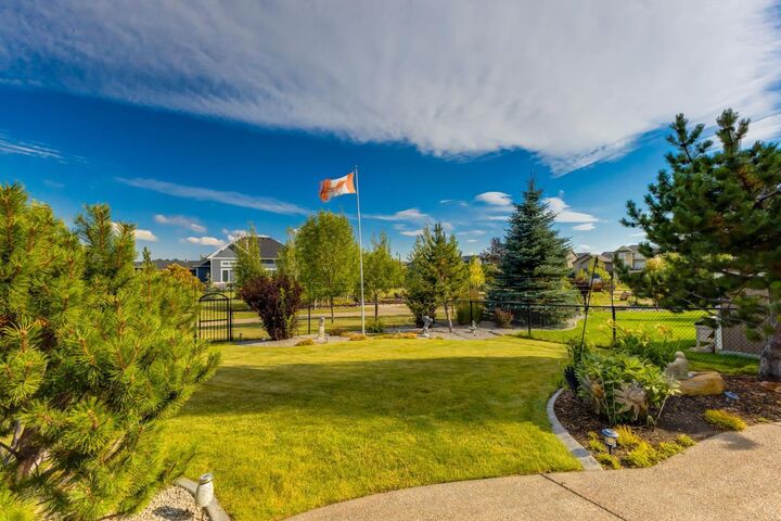 Property Photo:  28 Cimarron Estates Manor  AB T1S 0C6 