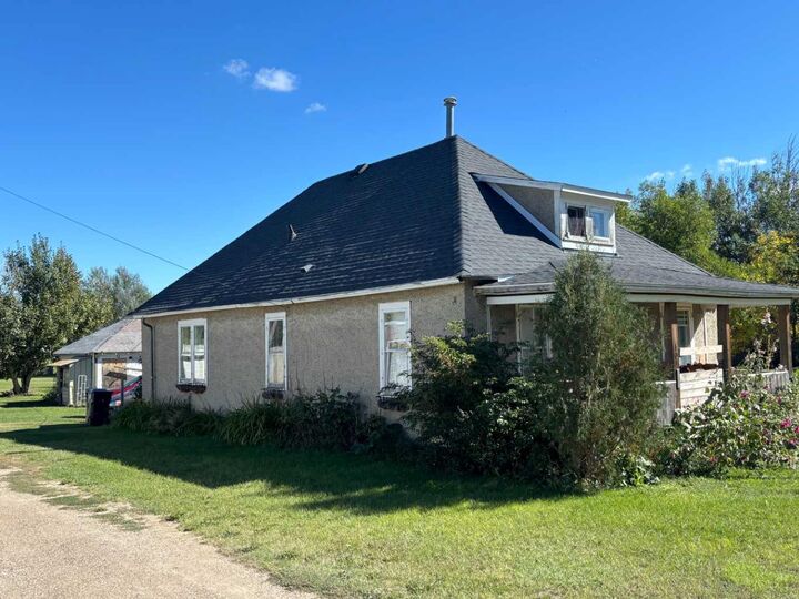 Property Photo:  101 3 Street  AB T0K 2L0 