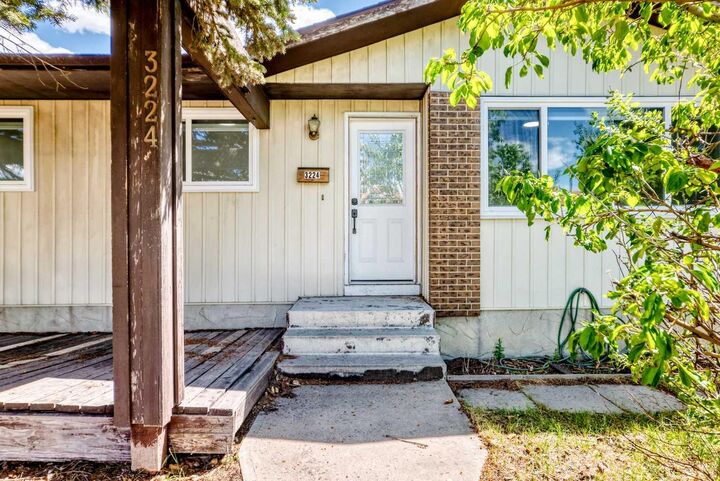 Property Photo:  3224 Rundlelawn Road NE  AB T1Y 3H5 