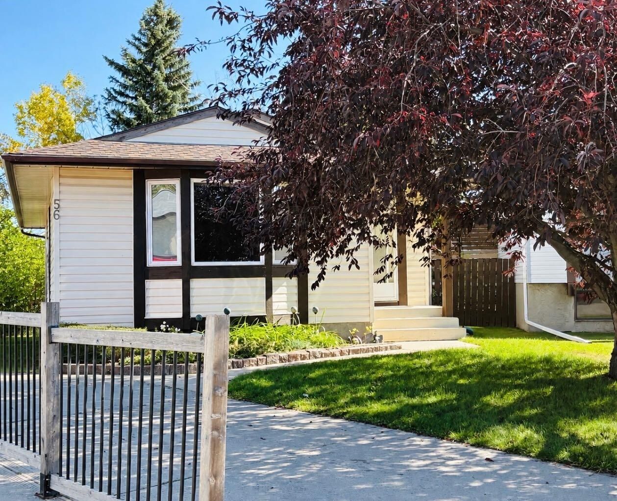 Property Photo:  56 Aberfoyle Place NE  AB T2A 6W7 