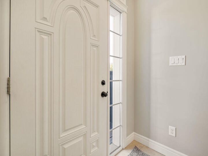 Property Photo:  885 Mount Sundance Manor W  AB T1J 1X7 