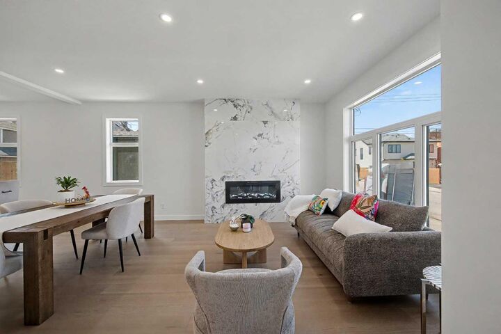 Property Photo:  753 Centre Avenue NE  AB T2E 4B6 