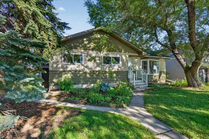 Property Photo: 3819 Charleswood Drive NW AB T3A 0T5