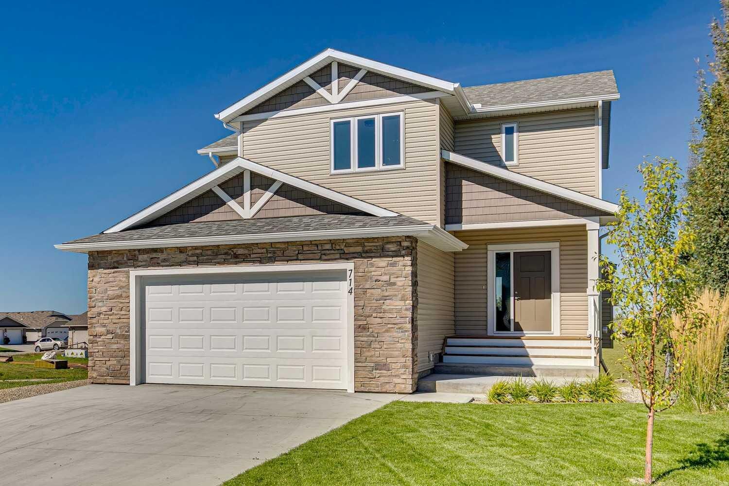 Property Photo:  714 Fairways Drive  AB T0L 2B0 