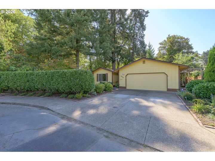 Property Photo:  850 SE Naomi Way  OR 97128 