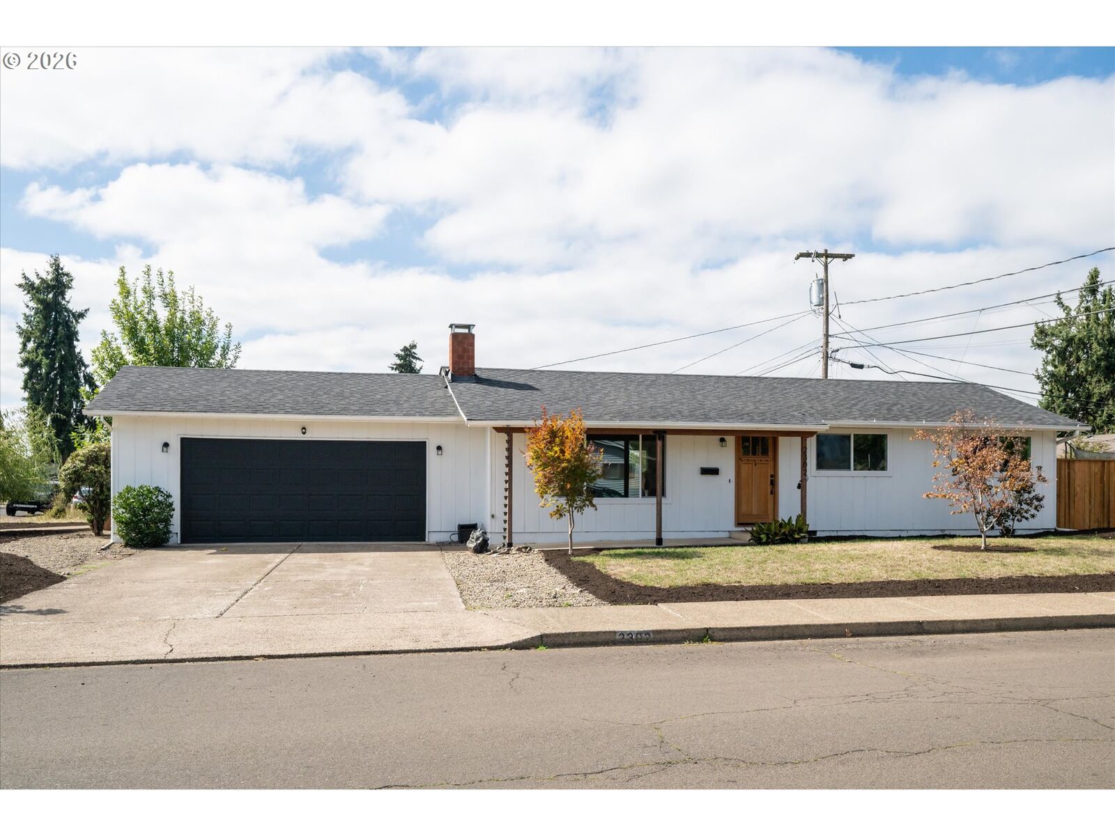 Property Photo: 2302 Grovedale Dr OR 97477