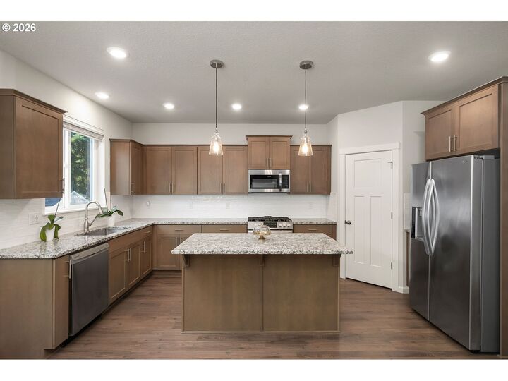 Property Photo:  37594 Keta St  OR 97055 