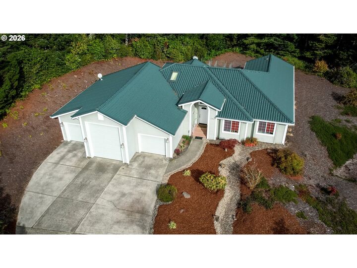 Property Photo: 2184 13th St OR 97439