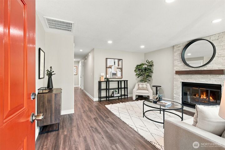 Property Photo:  6542  24th Avenue SW  WA 98106 