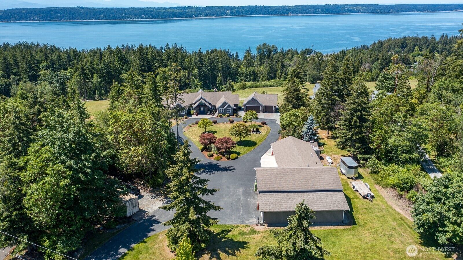 Property Photo: 1538 Wintercreek Lane WA 98282