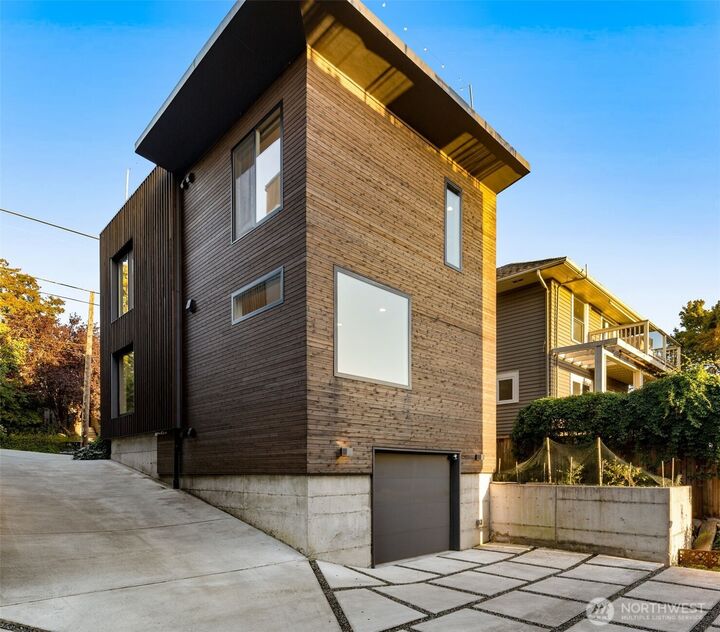 Property Photo: 1105 Yakima Avenue S WA 98144